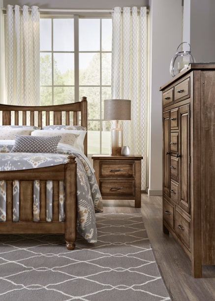 Vaughan-Bassett Maple Road King Slat Poster Bed in Maple Syrup